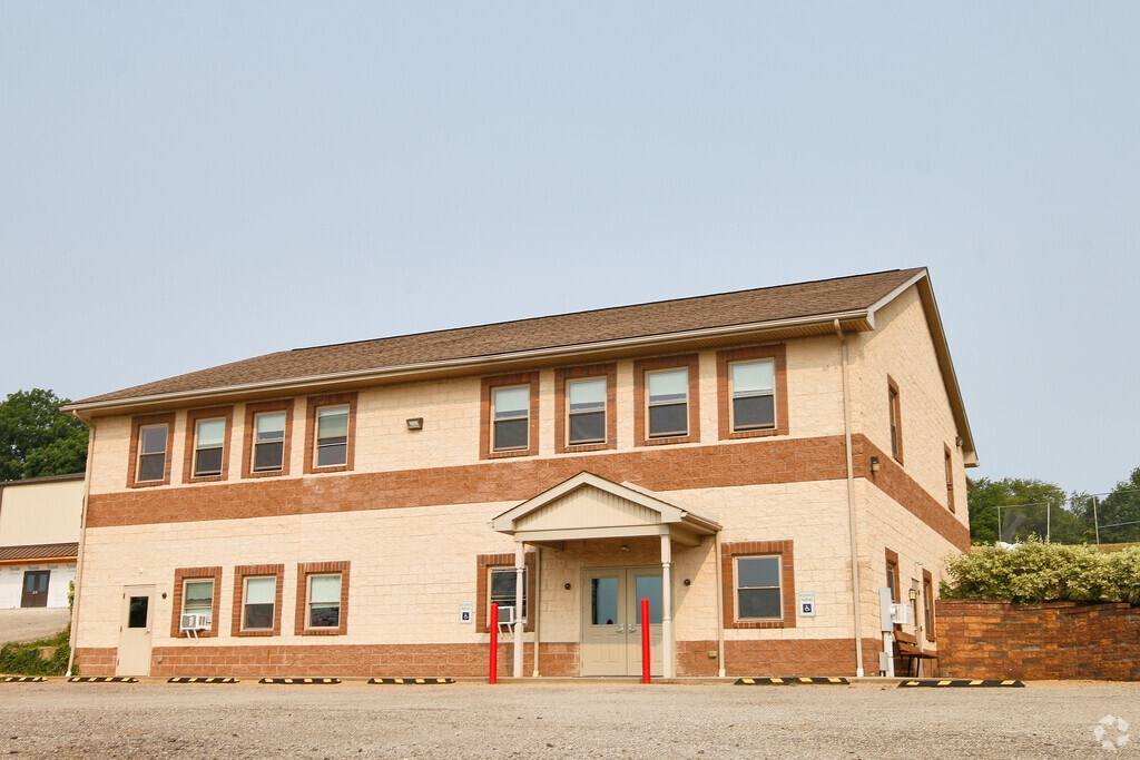 Cornerstone Mennonite School offers small class sizes for grades kindergarten to twelfth grade.