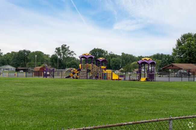 Bethalto East Primary School serves students in grades PK-1.