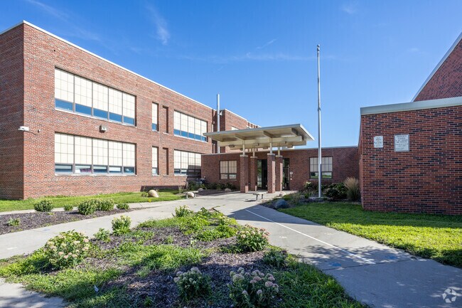 Belvedere Elementary serves the young students of Crown Point and the surrounding areas.
