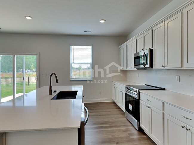 974 Heritage Blvd, Delaware, OH 43015 - photo 3