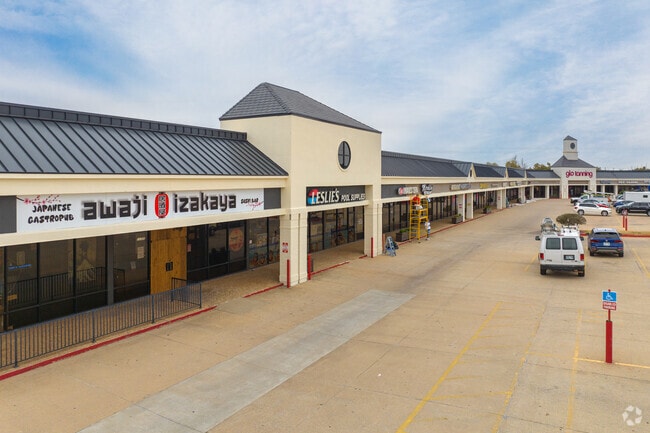 Grab a wide variety of meals at Warwick Crossing.