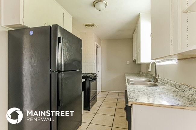 4212 N 47th Dr, Phoenix, AZ 85031 - photo 6