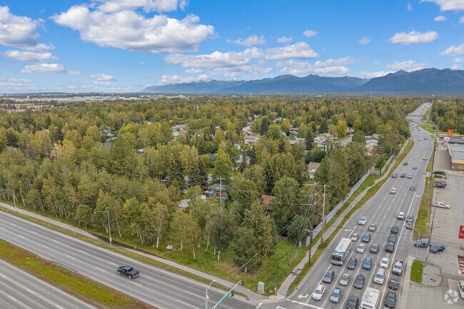 Rogers Park offers convenient access to Seward Highway.