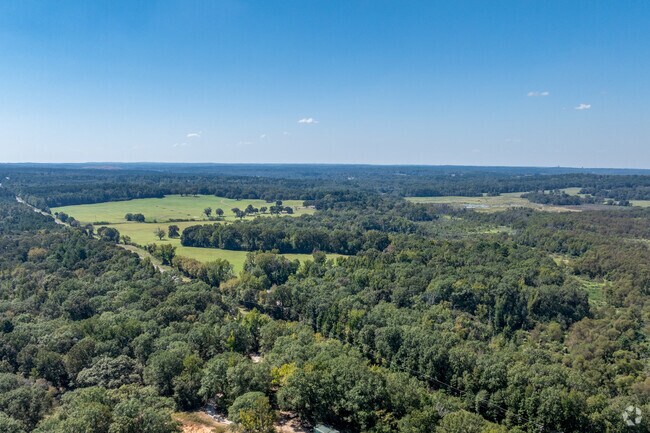 Owentown is located in a rural area of Smith County.