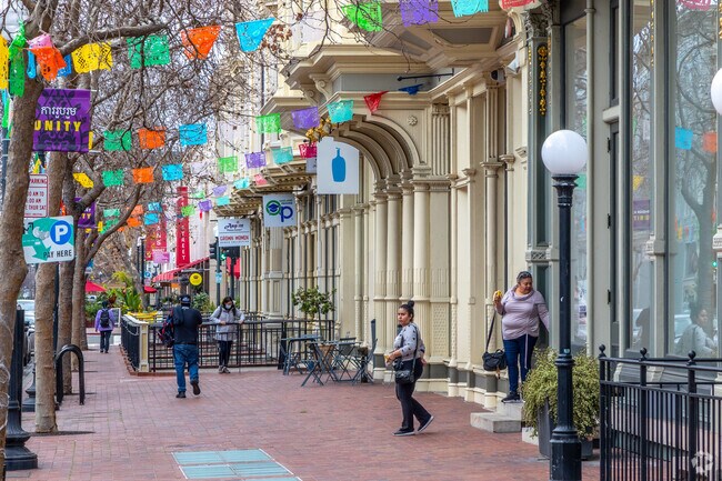 9th Street of Old Oakland is full of all sorts of retail and dining amenities.