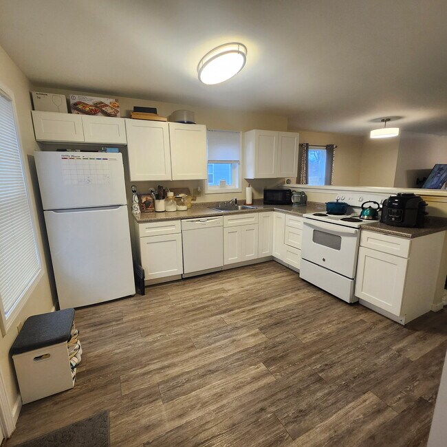 70 Naugatuck St, Hartford, CT 06120 - photo 5