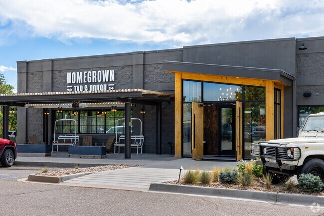 For delicious pizza near Chatfield Bluffs, pop into Homegrown Tap & Dough.