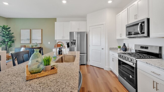 5131 Runnerstone Rd, Morristown, TN 37813 - photo 4