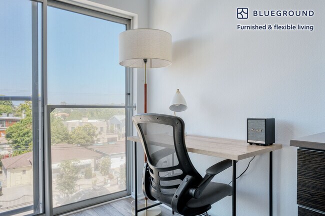 4133 Redwood Ave unit FL3-ID1081, Los Angeles, CA 90066 - photo 4