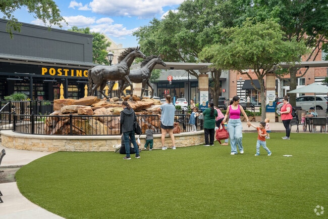 La Centerra is the hotspot for community gatherings, shopping and dining.