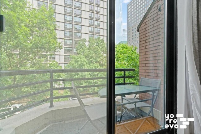 Hudson Tower unit 3Q, New York, NY 10280 - photo 3