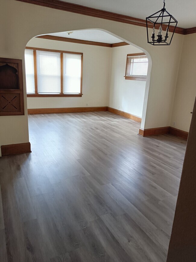 1912 Charles St unit 2nd floor, Rockford, IL 61104 - photo 2