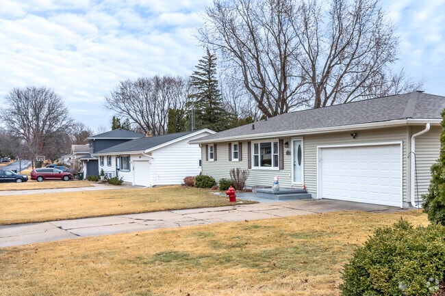 Older ranch homes are mixed in with other architectural styles in the Royal Oaks neighborhood.
