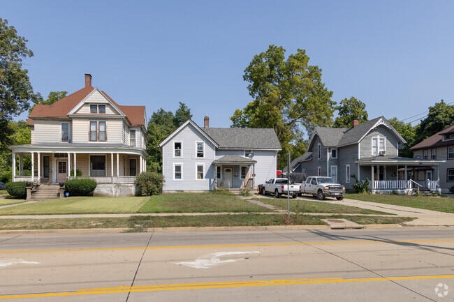 The CAP crime score for this neighborhood is 6, slightly above the national average.