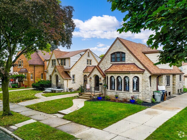 Lovely Colonials and Cape Cods can be seen throughout Sunset Heights.