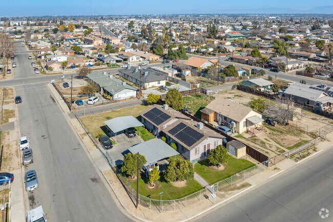 Most of the older style homes in Lakeview have fenced in yards.