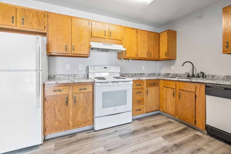 Rolling Meadows Apartments, Waverly, IA 50677 - photo 1