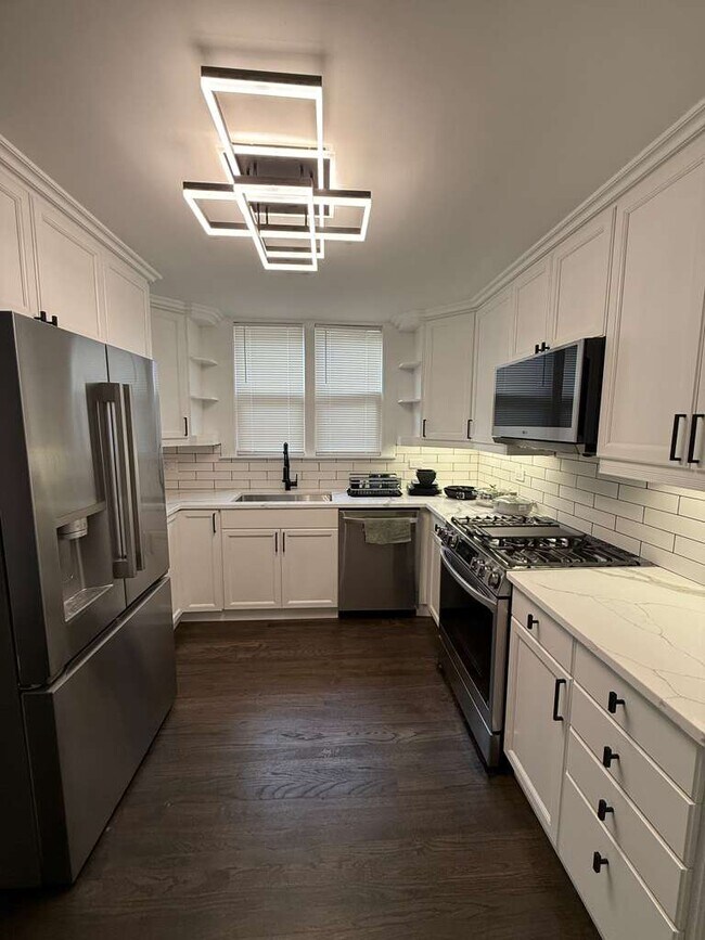 4846 W Roscoe St unit 2, Chicago, IL 60641 - photo 7