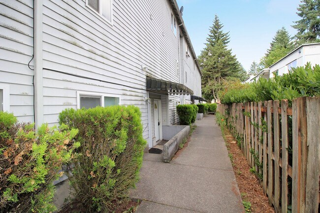 17-23-23 SE 127th Ave unit 17-02, Portland, OR 97233 - photo 2