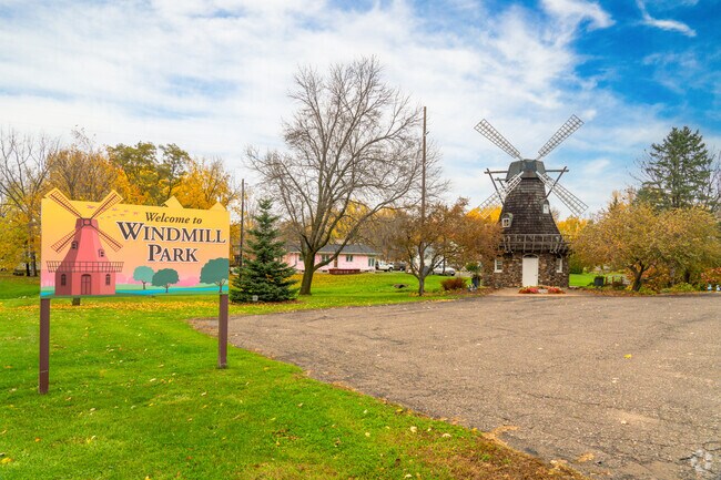 Just 10 minutes from Hammond, Baldwin’s Windmill Park features a charming Dutch windmill and scenic picnic spots.