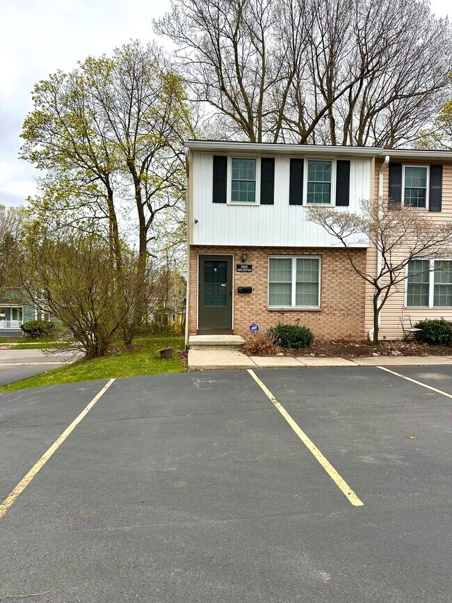 1082H Mount Hope Ave Unit 47, Rochester, NY 14620