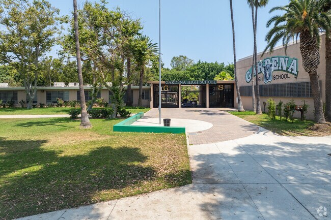 Gardena Senior High School has a total of 1,560 students.