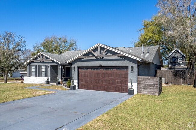 Ranch homes with lush well maintained lawn are frequently seen throughout Greater Groves.