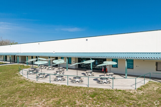 At Jennings Middle 25% of students are at least proficient in math and 27% in reading.