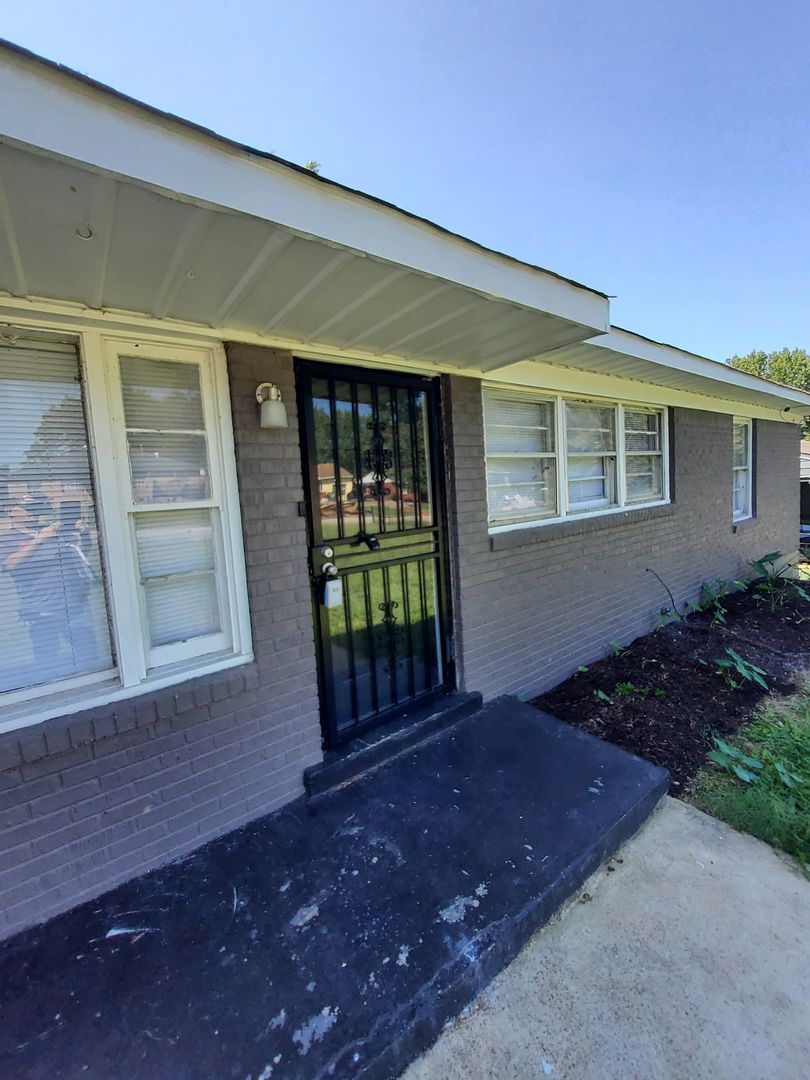 1 E Dunbar Rd, Memphis, TN 38109 - photo 1