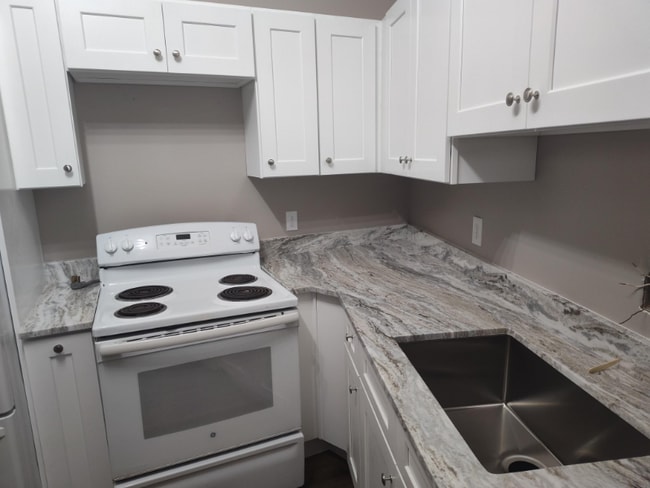 96 Poquonock Ave unit B, Windsor, CT 06095 - photo 2