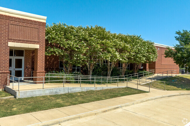 Carl E. Schluter Elementary School, Rankings & Reviews - Homes.com