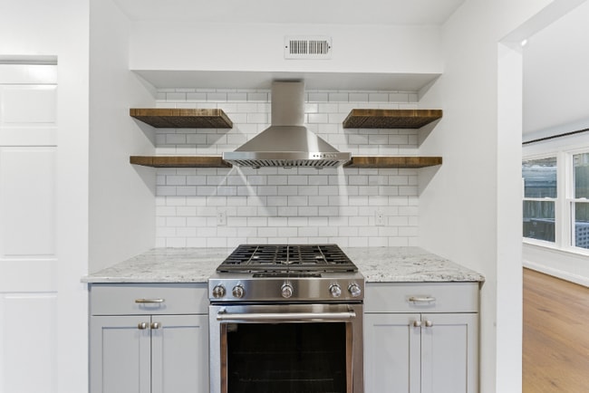 210 73rd St, Virginia Beach, VA 23451 - photo 2