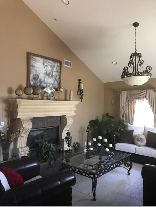 12147 Miranda St, Valley Village, CA 91607 - photo 7