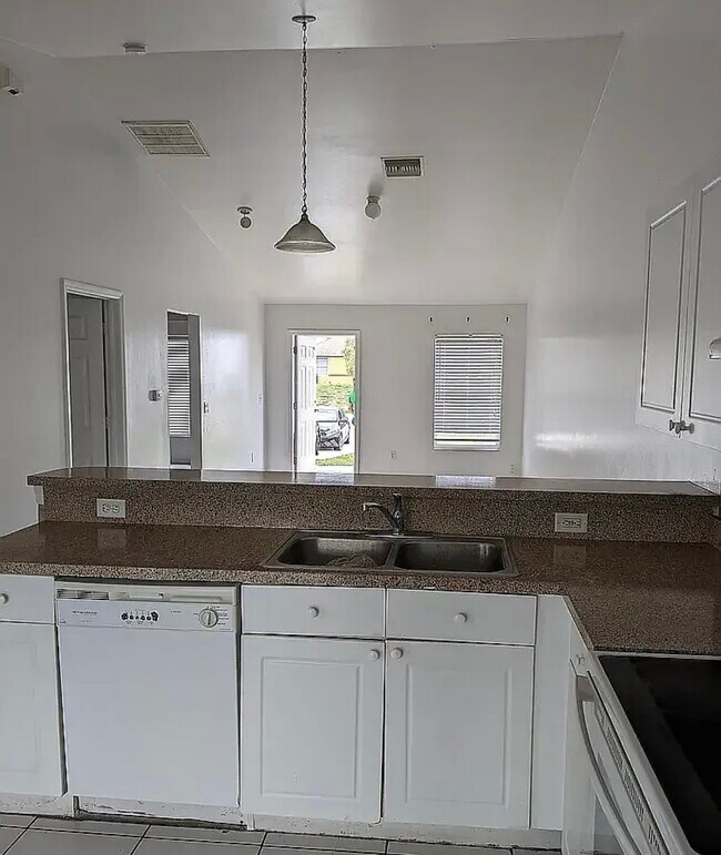 1031 Abrams Blvd unit One side duplex, Lehigh Acres, FL 33971 - photo 3