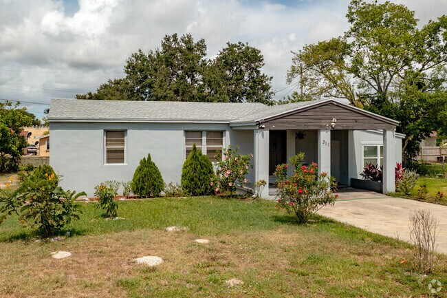Natural Beauty in Simplicity: Enjoy Arden Park's Unassuming Landscaping in Boynton Beach, FL.