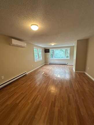109 Lakeview Ave, Waterbury, CT 06705
