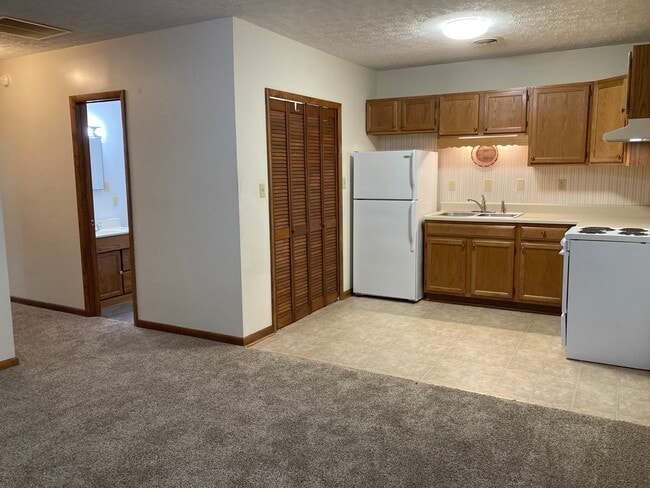 258 Blue Prince Rd unit 201, Bluefield, WV 24701 - photo 4