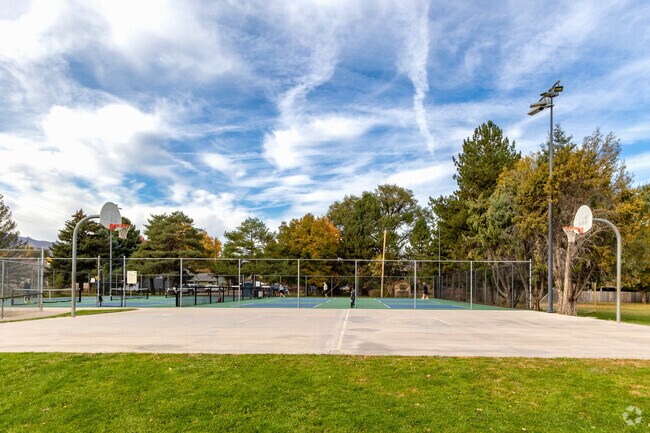 Play basketball with friends at Cañon City Rouse Park.