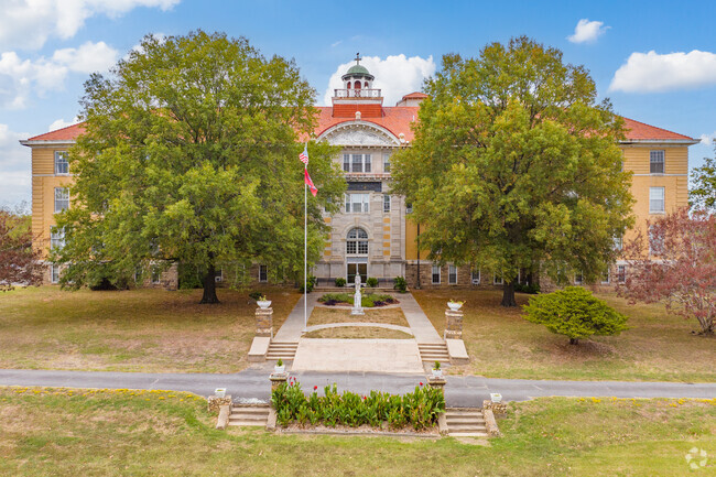 The St. Joseph Center of Arkansas offers fresh produce and local creations near Morgan.