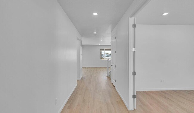 2056 E Dolan Dr, Lake Point, UT 84074 - photo 4