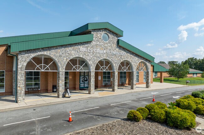 Balls Creek Elementary School features a 15:1 student to teacher ratio.