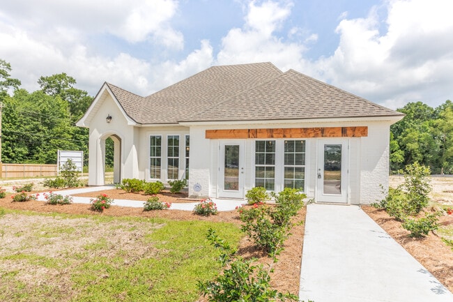 10408 Highland Lakes Dr, Denham Springs, LA 70726 - photo 2