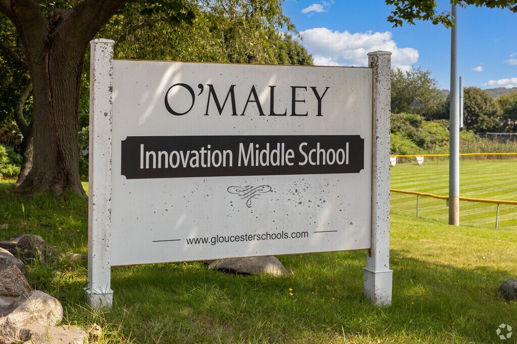 Ralph B O'Maley Middle School gets a Niche rating of B+ for teachers.
