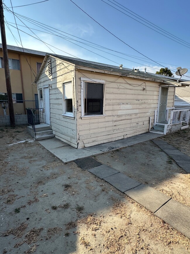 5125 1/2 Clara St, Cudahy, CA 90201 - photo 2