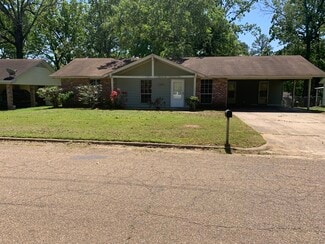 135 York Dr, Jackson, MS 39209