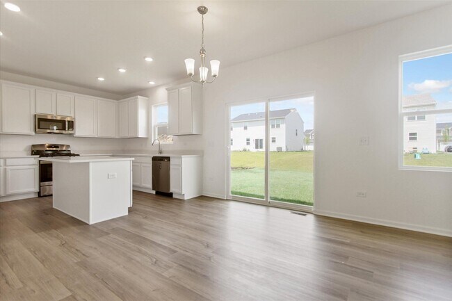 104 Piper Glen Ave unit 36468628, Oswego, IL 60543 - photo 6