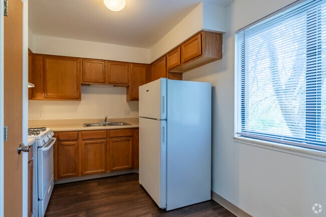 3BR, 1.5BA - 1,125SF - Kitchen