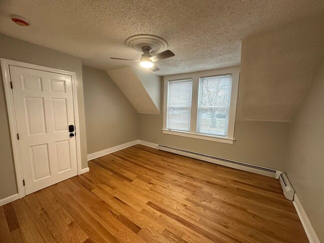 17 Central St unit . 4, Derry, NH 03038 - photo 5