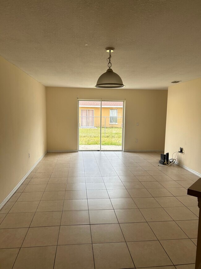 612 Bluebill Ln unit B, Kissimmee, FL 34759 - photo 4