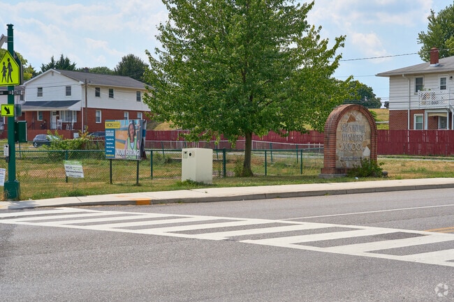 Salem Ave Elementary School is located in a charming neighborhood in Hagerstown.